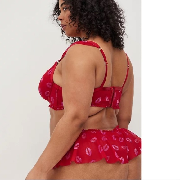 NWT TORRID 2pc SET - LIPS PRINT MERRYWIDOW AND SKIRTED THONG - Picture 5 of 6